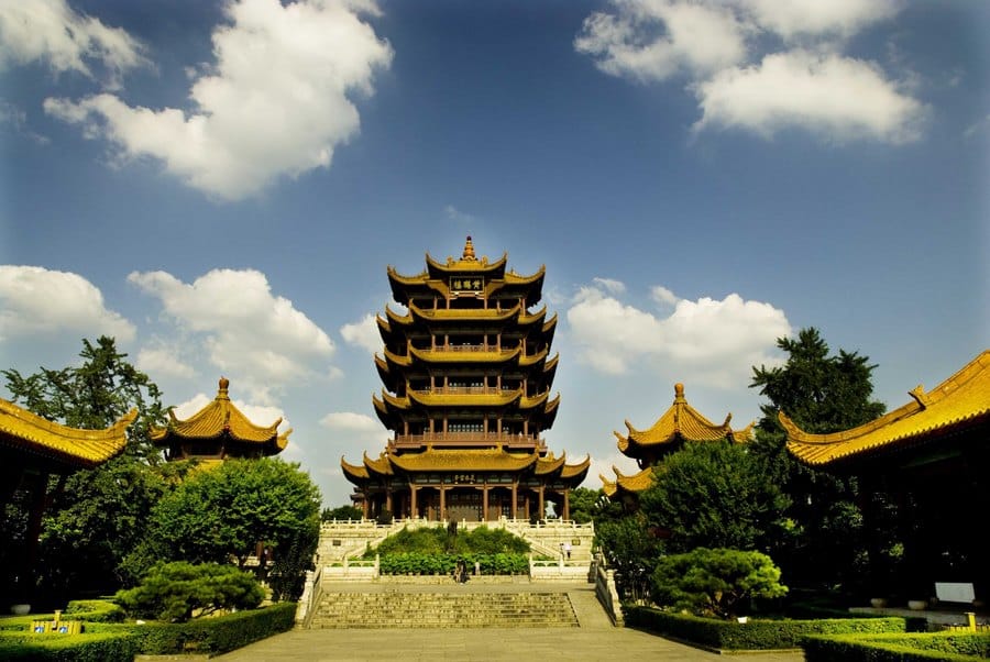 Башня Желтого журавля (Хуанхэлоу) и парк на Змеиной горе (Шэшань)